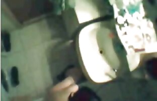 XXX A ladyboy asiática brinca com vídeo pornô de homem a pila dela