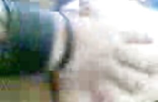 XXX A GF excitada senta-se filme pornô as na cara do namorado e não pára de Lamber a rata molhada dela.